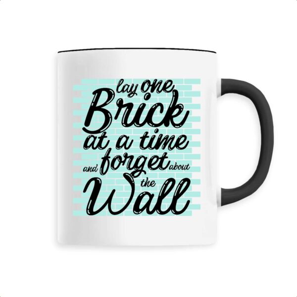 Lay one brick at a time...Mug blanc et noir avec citation inspirante et motivante de Matthew McConaughey.