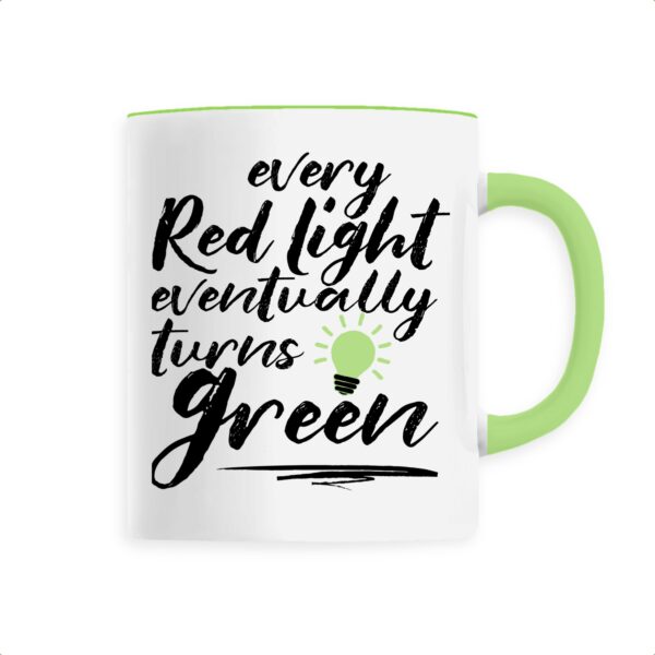 Mug céramique blanc, vert, noir à message 'every Red Light eventually turns Green' . Citation inspirante et motivante de Matthew McConaughey.